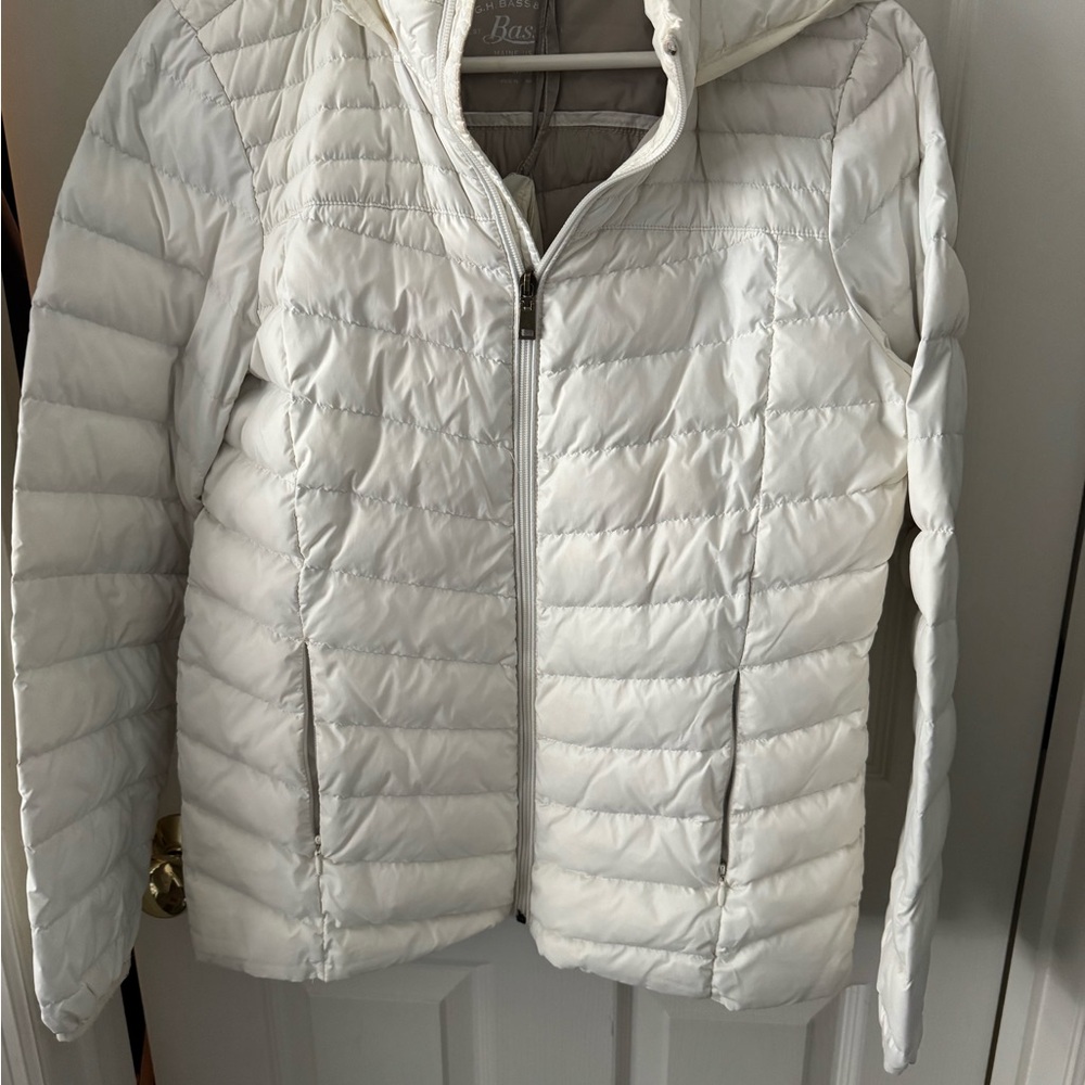 G.H. Bass & Co. White Packable Quilted Puffer Jacket with Hood